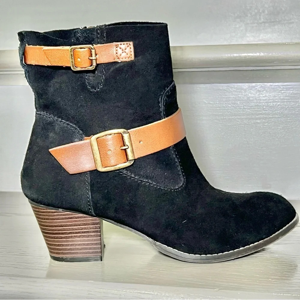 Dolce Vita Women’s Black Suede Ankle Boots with Buckles (8)